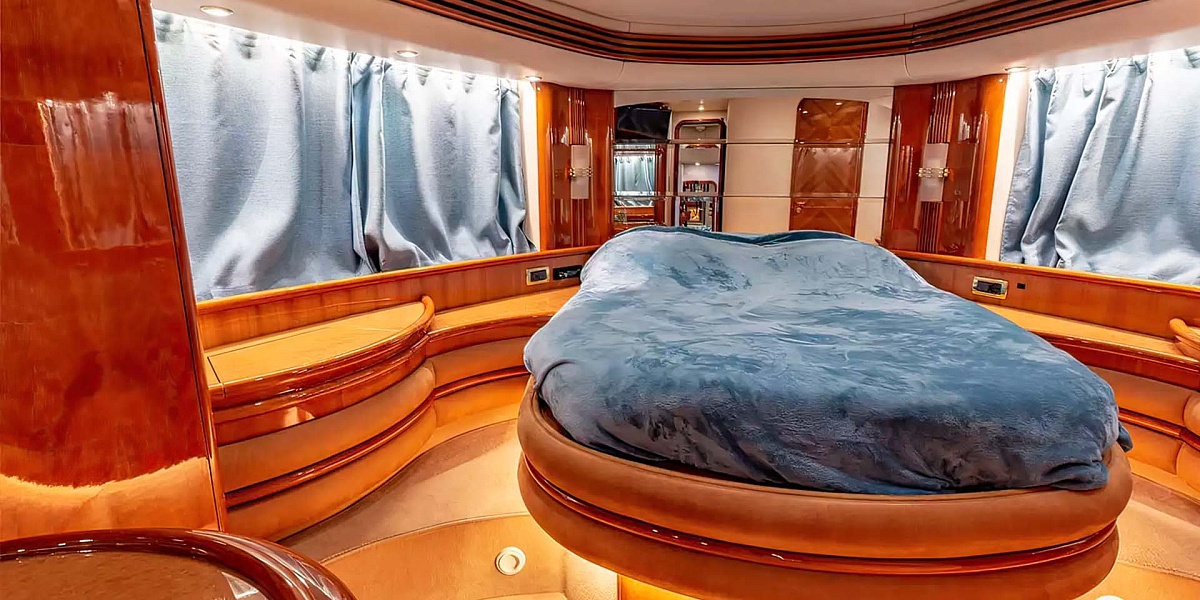 Аренда моторной яхты Azimut 68 В Москве